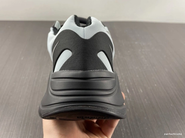 Tint GZ0711 Adidas MNVN Yeezy Boost 700 Blue 0811